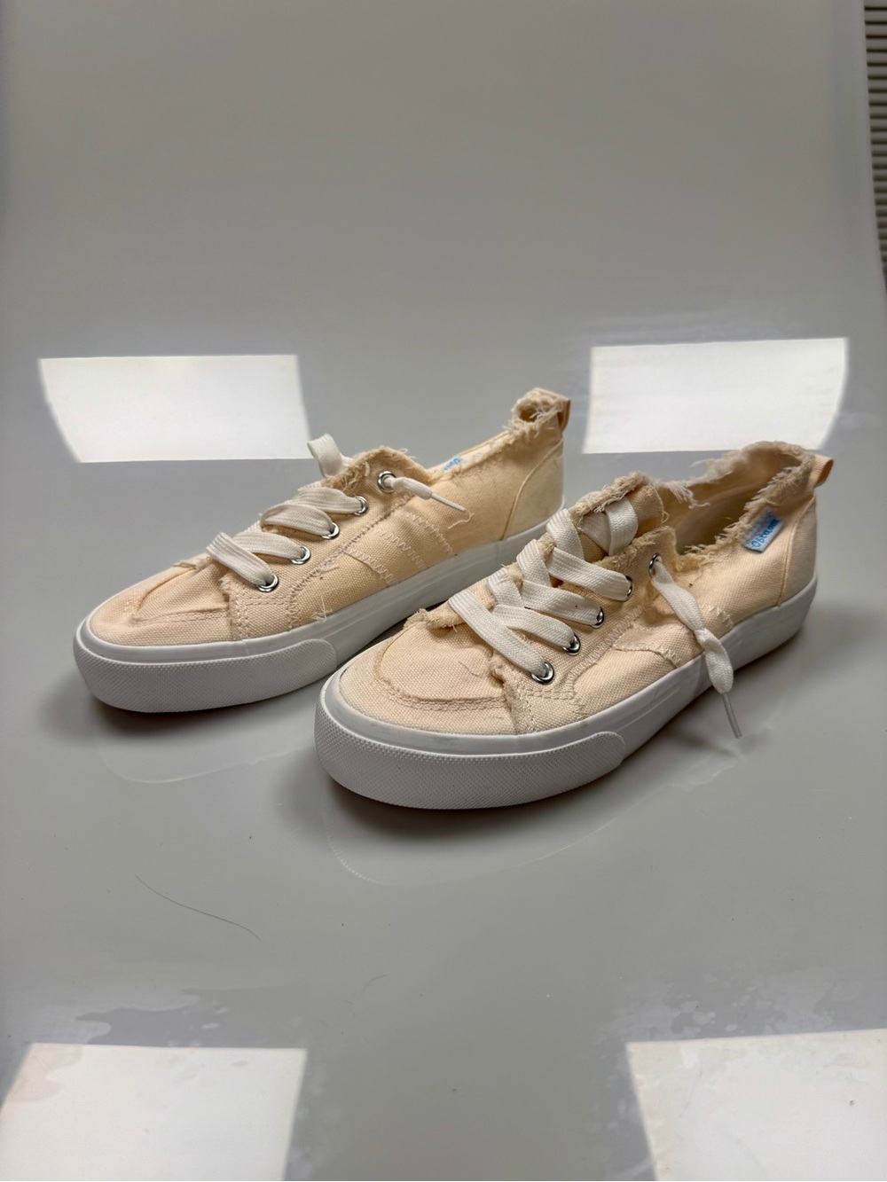 Obtaom Frayed Edge Canvas Sneakers Cream Lace Up Casual Shoes Women’s 5